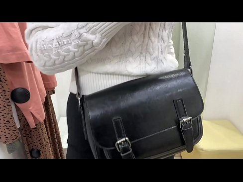 ❤️ Masturbasi publik dari jalang muda FeralBerry dengan dildo di kamar pas ❤❌ Video sialan pada kami id.full-porner.ru